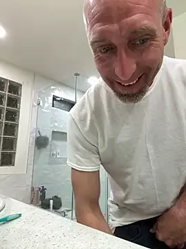 El Gizmo online show from 10.23.25