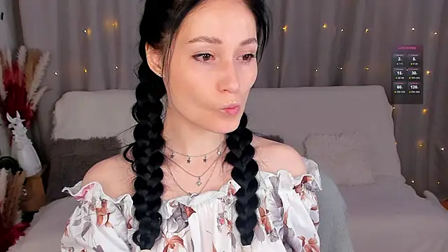 LisaMooore online show from 02.14.25