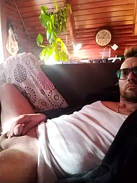 tomee83 online show from 10.11.25