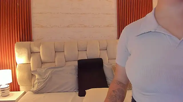 SophiaWylde online show from 02.21.25