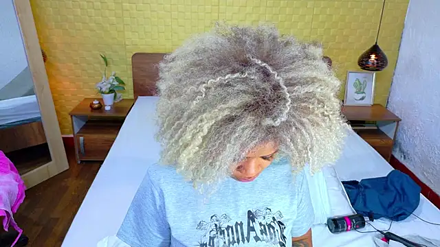 Squirter pussybomb online show from 12.18.24