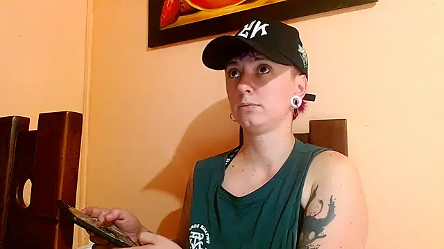 Snapshot of tomboyblue chatting on 06.18.26 tomboyblue online show from 06.18.26