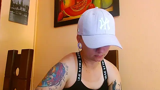 Snapshot of tomboyblue chatting on 07.10.26 tomboyblue online show from 07.10.26