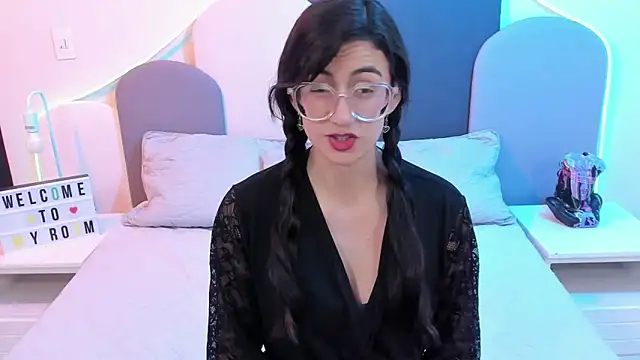 SophieGomez22 online show from 02.24.25