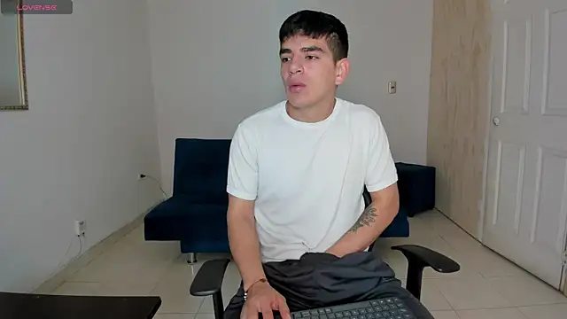 Snapshot of Ares_Johnson chatting on 09.19.25 Ares Johnson online show from 09.19.25