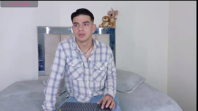 Snapshot of Ares_Johnson chatting on 06.16.26 Ares Johnson online show from 06.16.26