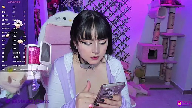 Snapshot of MaddyFooxx chatting on 06.25.26 MaddyFooxx online show from 06.25.26