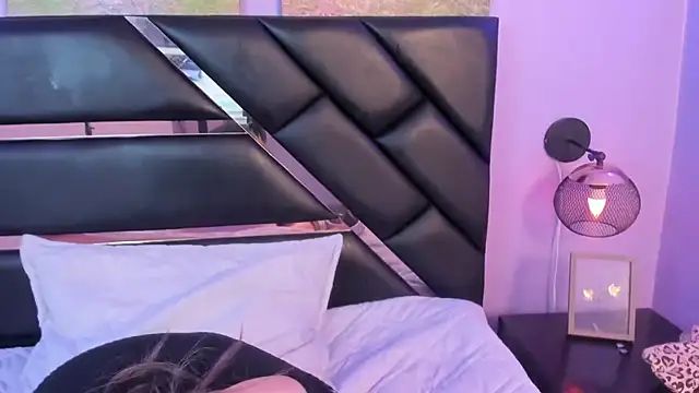 Annie mone online show from 03.19.25