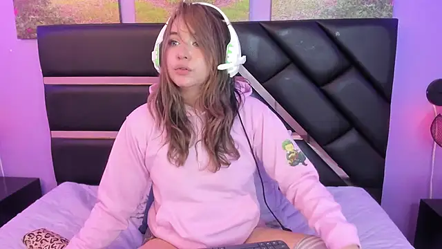 Annie mone online show from 03.20.25