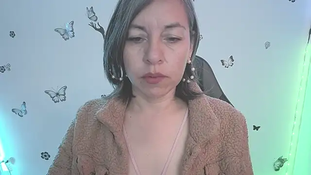 Snapshot of Lady_breaks_hearts chatting on 06.07.26 Lady breaks hearts online show from 06.07.26