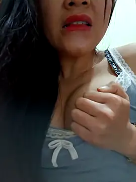 Snapshot of Lyly_sexy2k chatting on 03.19.25 Lyly sexy2k online show from 03.19.25