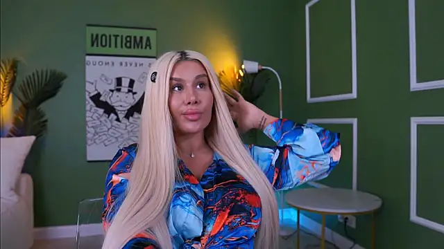 Snapshot of EvaZane chatting on 04.25.26 EvaZane online show from 04.25.26
