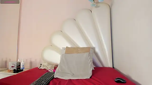 Lorena Hawkins online show from 02.19.25