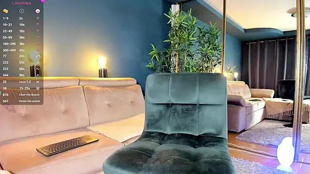 Snapshot of Project-Raven chatting on 03.09.25 Project-Raven online show from 03.09.25