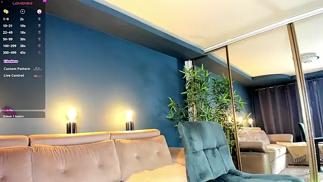 Snapshot of Project-Raven chatting on 03.11.25 Project-Raven online show from 03.11.25