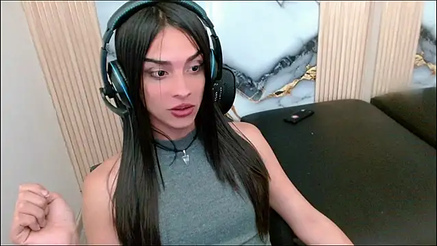 Snapshot of Dollbehavior_ chatting on 09.14.25 Dollbehavior online show from 09.14.25