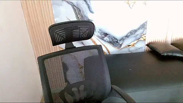 Snapshot of Dollbehavior_ chatting on 10.22.25 Dollbehavior online show from 10.22.25