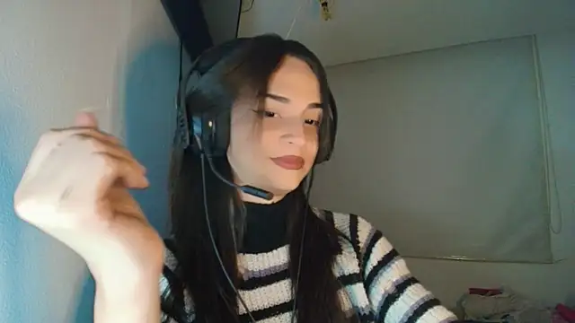 Snapshot of Dollbehavior_ chatting on 10.30.25 Dollbehavior online show from 10.30.25