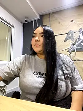 little lissiee online show from 10.12.25