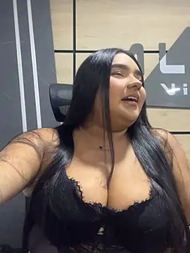 Snapshot of little_lissiee chatting on 06.25.26 little lissiee online show from 06.25.26