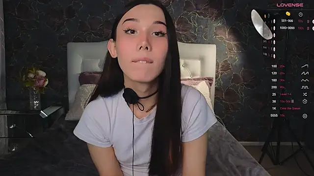 Kaia Sunshine Mia online show from 02.17.25