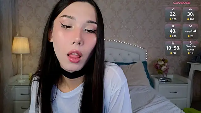 Kaia Sunshine Mia online show from 10.31.25