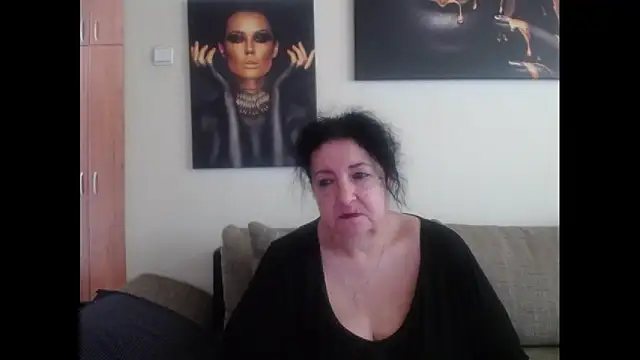 Snapshot of maturekorine chatting on 04.28.26 maturekorine online show from 04.28.26
