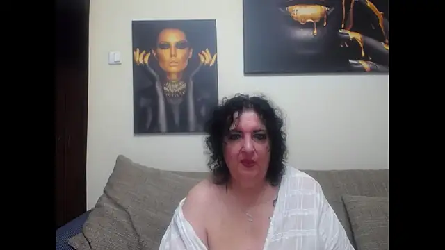 Snapshot of maturekorine chatting on 05.17.26 maturekorine online show from 05.17.26