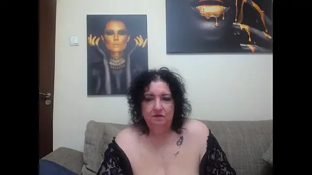 Snapshot of maturekorine chatting on 05.18.26 maturekorine online show from 05.18.26