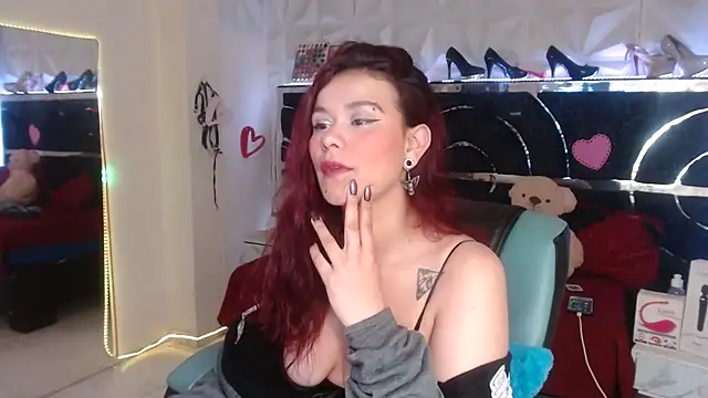 Snapshot of red_moon_2 chatting on 02.25.26 red moon 2 online show from 02.25.26