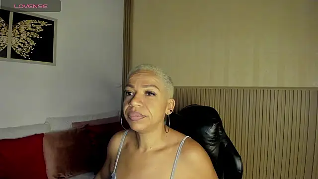 Snapshot of summer_night_ chatting on 01.18.26 summer night online show from 01.18.26