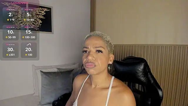 Snapshot of summer_night_ chatting on 02.18.26 summer night online show from 02.18.26