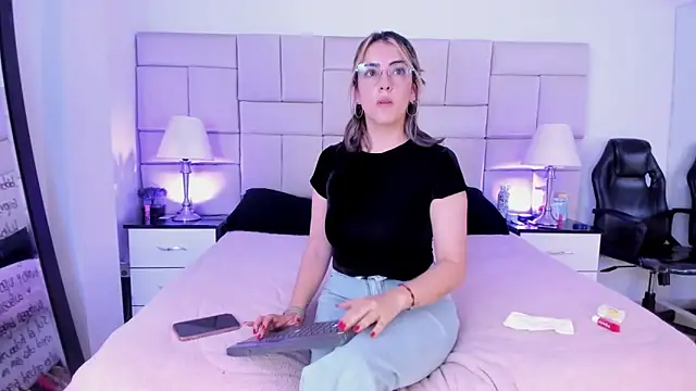 IsisLoveyes  online show from 02.10.26