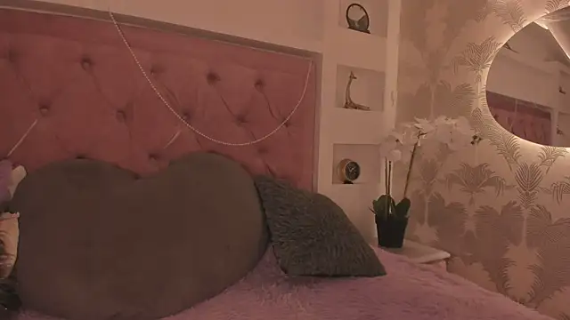 Snapshot of miss_melissaa chatting on 10.22.25 miss melissaa online show from 10.22.25