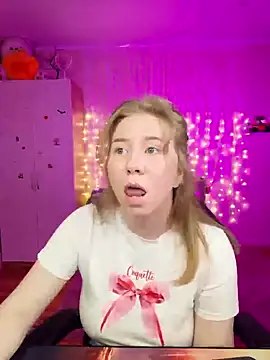 Snapshot of D0nna_ chatting on 04.19.26 D0nna online show from 04.19.26