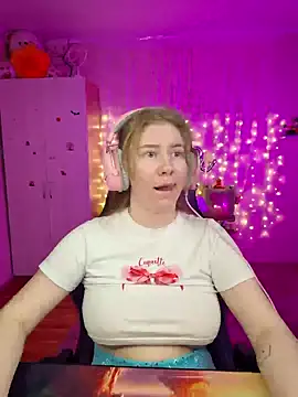 Snapshot of D0nna_ chatting on 04.19.26 D0nna online show from 04.19.26