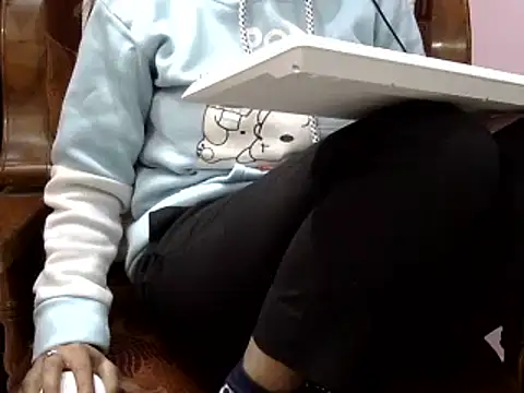 momo lov online show from 12.23.24