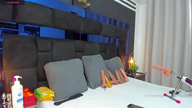 CahitlinBell online show from 12.11.24