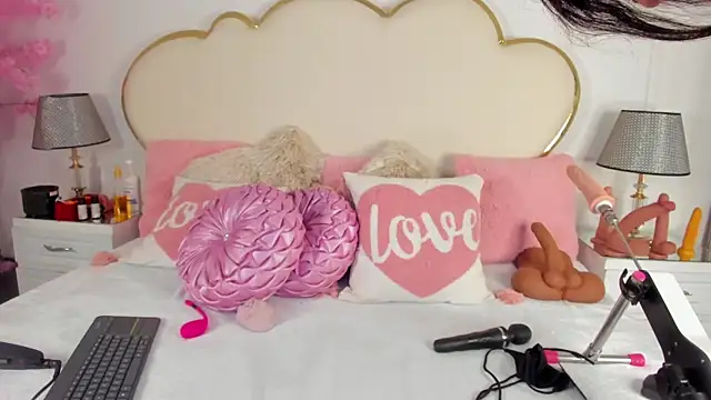 CahitlinBell online show from 11.12.25