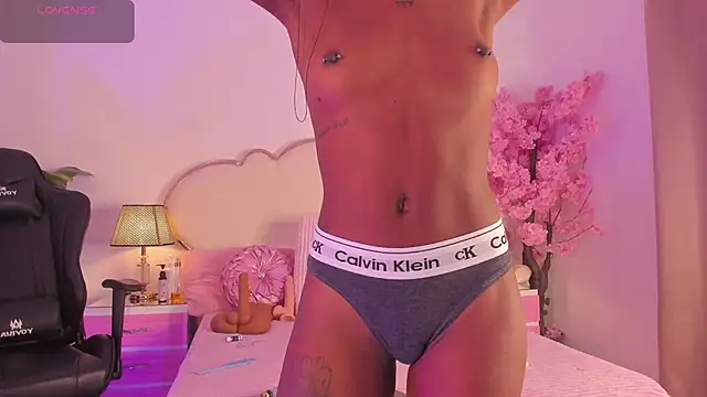 Snapshot of CahitlinBell chatting on 05.27.26 CahitlinBell online show from 05.27.26