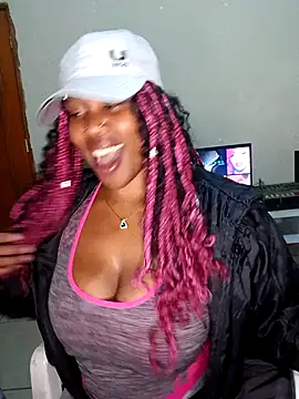 Snapshot of PerfectionBerrie chatting on 11.16.25 PerfectionBerrie online show from 11.16.25