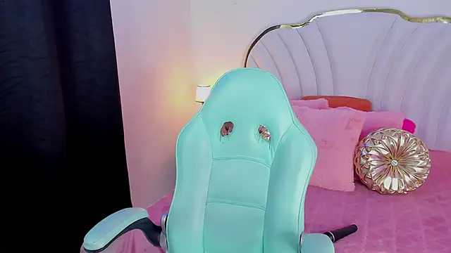 EmmaCrush online show from 02.04.25