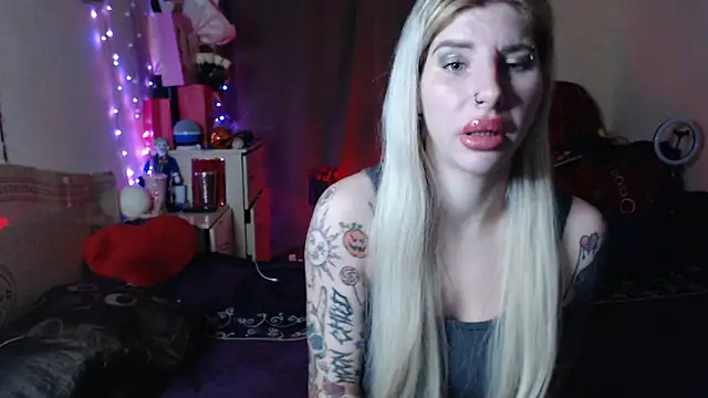 Snapshot of BLACKPeonyy chatting on 10.13.25 BLACKPeonyy online show from 10.13.25
