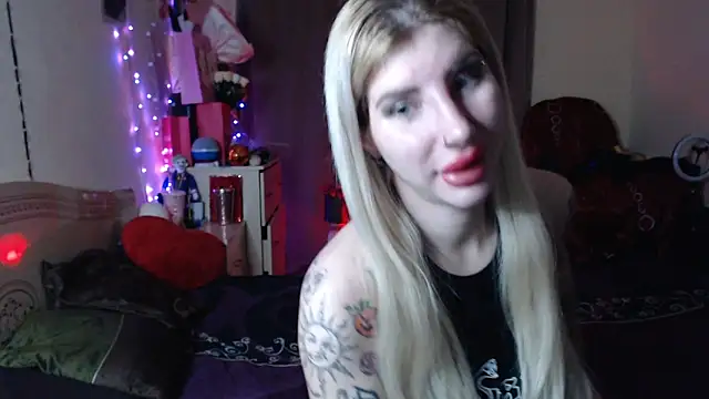 Snapshot of BLACKPeonyy chatting on 10.14.25 BLACKPeonyy online show from 10.14.25