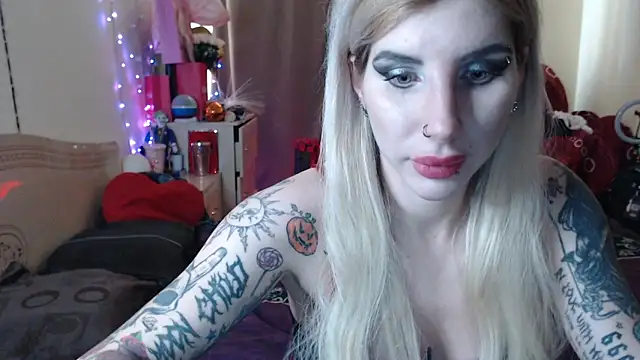 Snapshot of BLACKPeonyy chatting on 10.17.25 BLACKPeonyy online show from 10.17.25