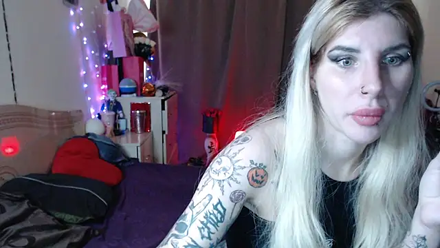 Snapshot of BLACKPeonyy chatting on 10.18.25 BLACKPeonyy online show from 10.18.25
