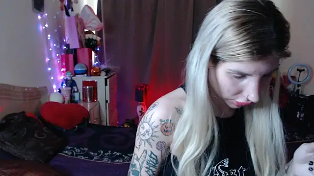 Snapshot of BLACKPeonyy chatting on 10.21.25 BLACKPeonyy online show from 10.21.25