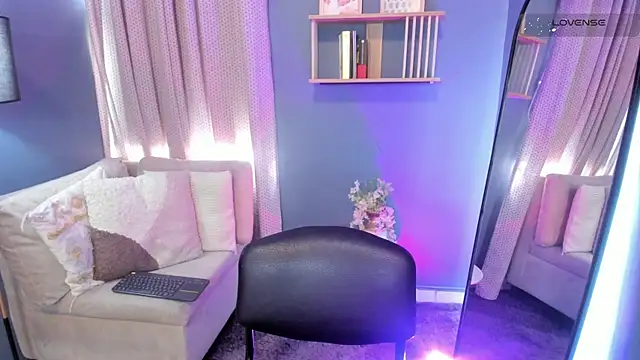 Snapshot of _alaiasmile_ chatting on 06.19.26 alaiasmile online show from 06.19.26