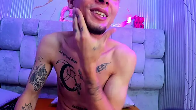 kendalltaylorr online show from 02.22.25