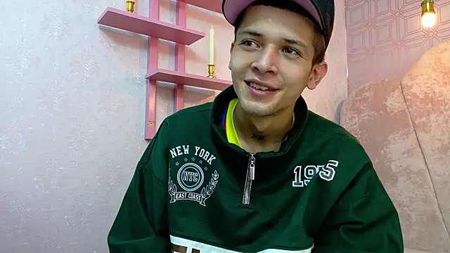 kendalltaylorr online show from 12.04.25